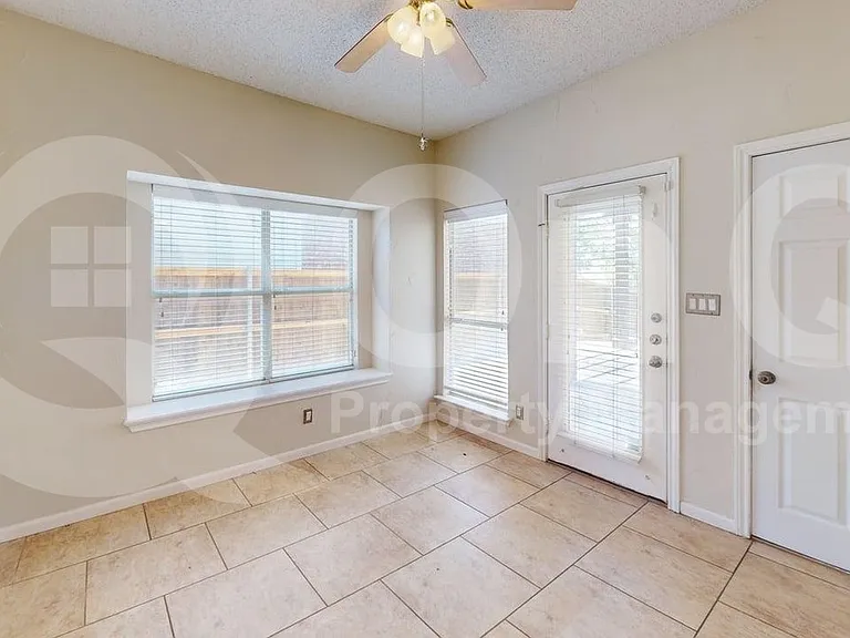 2209 Meadowstone Dr — Photo 11