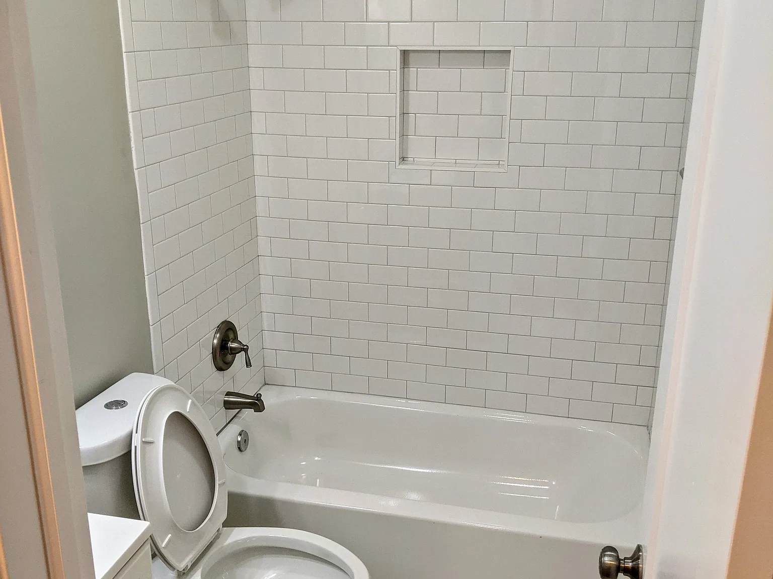 3 bed, 1100 sqft, $2,800 — Photo 4