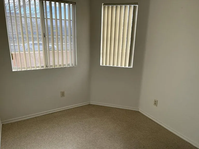 1647 Orchid Ln — Photo 8