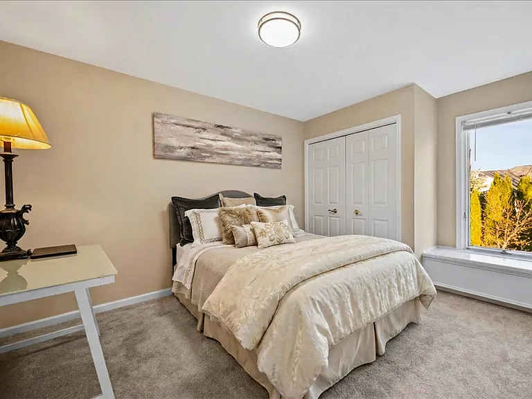 142 N Dixon Dr — Photo 28