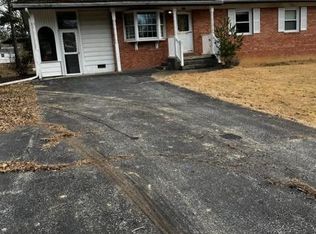 6376 Nelson Dr, La Plata, MD 20646