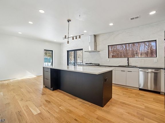 4th image of 156 Park Rd