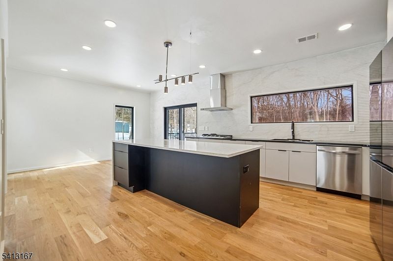 1st image of 156 Park Rd