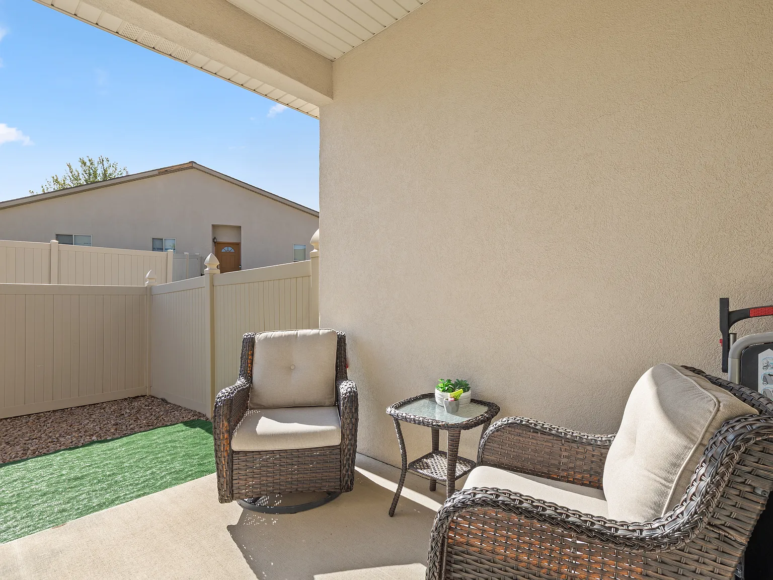 2 bed, 1229 sqft, $2,200 — Photo 3