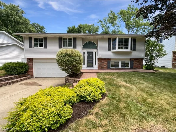 6305 Christman Dr, North Olmsted, OH 44070