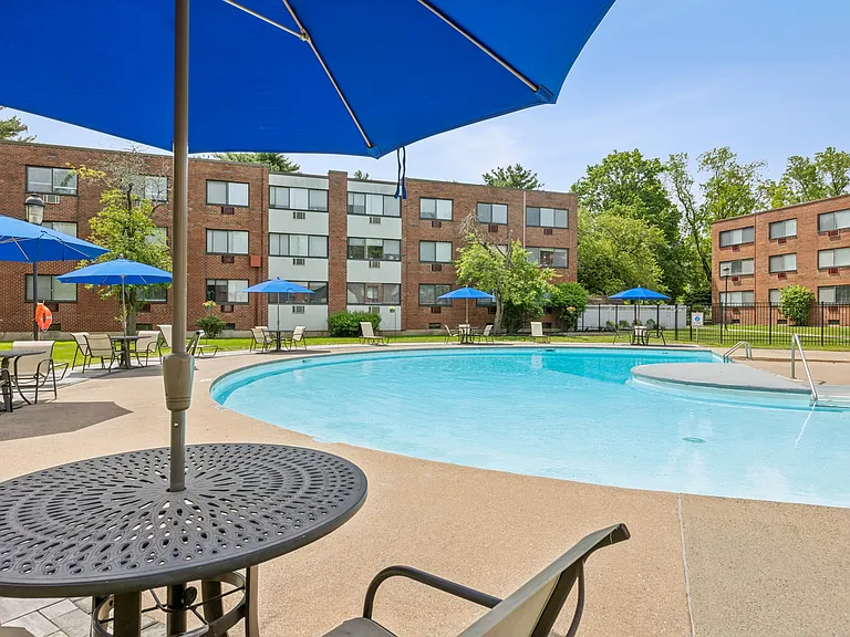 Eagle Rock Apartments at West Hartford — Photo 12