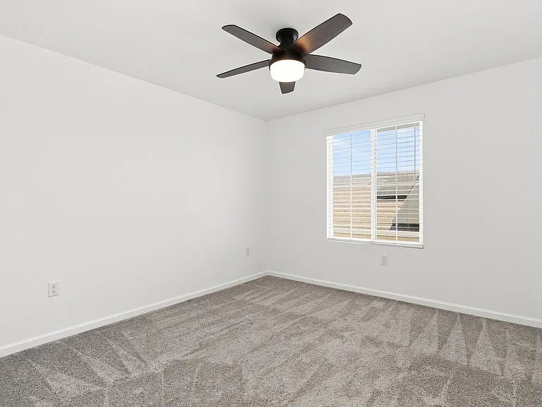 516 Silver Cloud Ct — Photo 16
