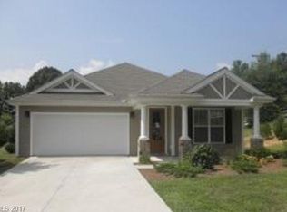 39 Eagle Ridge Ln N, Flat Rock, NC 28731