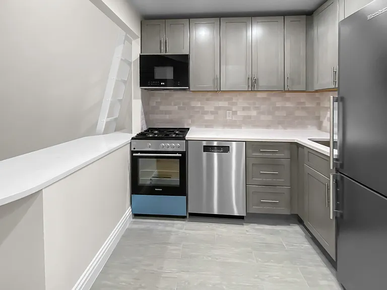 330 E 77th St #1D — Photo 2