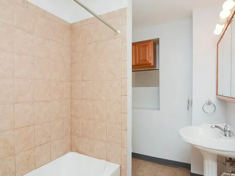 2347 W 24th Pl — Photo 7