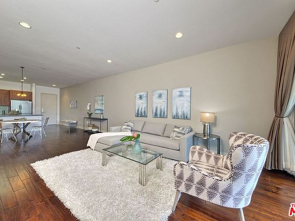 2nd image of 4211 Redwood Ave Unit 210