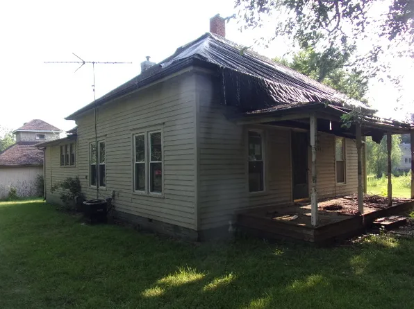 201 E North St, Waynesville, IL 61778