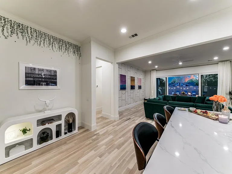 7603 Kenwell St — Photo 11