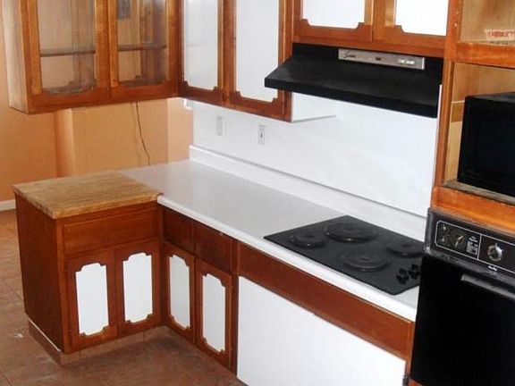 KITCHEN COUNTER