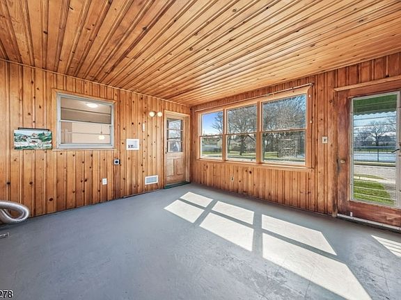 4th image of 4 Oak Ridge Rd