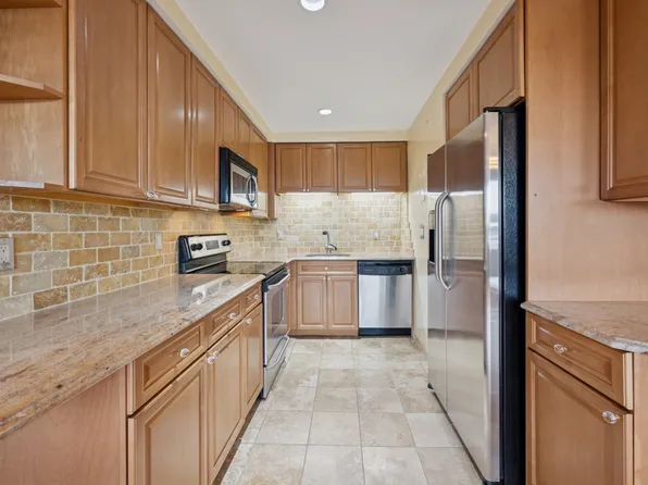 166-26 Powells Cove Boulevard image 5 of 24