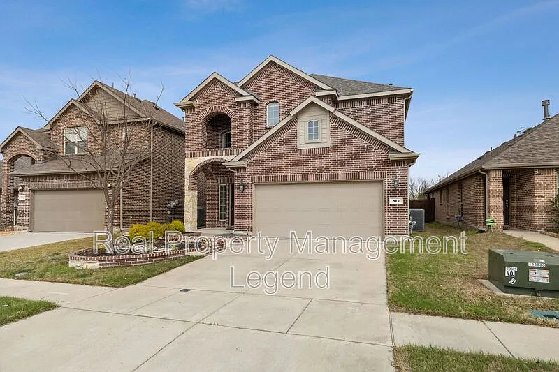 3 bed, 2.5 bath, 2292 sqft, $2,795 — Photo 2