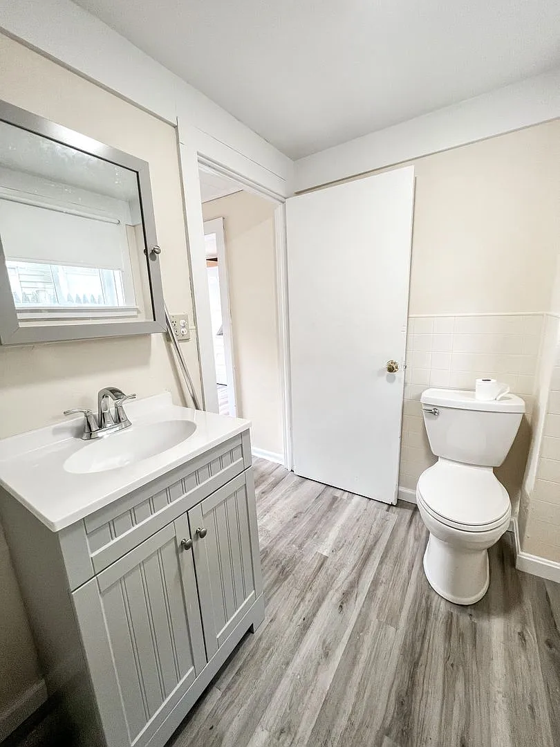 20 Cedar St, Burlington, VT | 5 Bedroom House with Private Yard & Parking | June 2027 — Photo 1