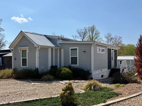 53 Highland Hill Ln, Flat Rock, NC 28731
