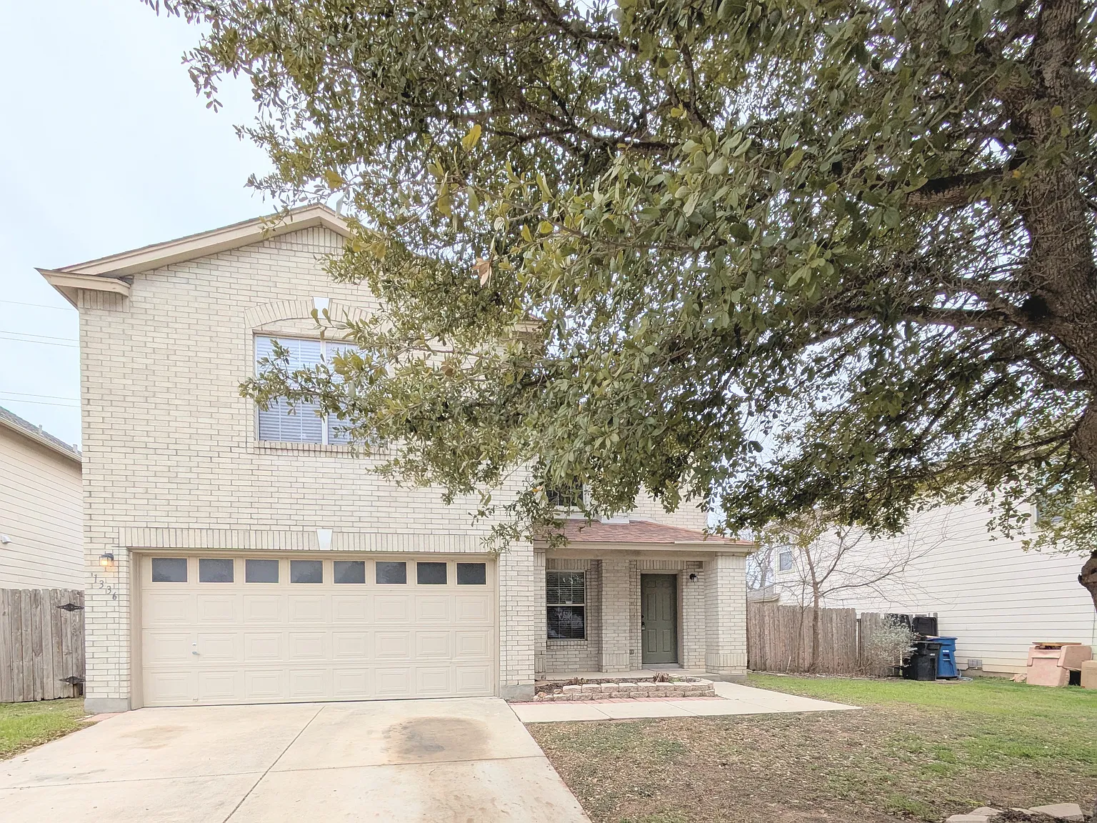 3 bed, 2.5 bath, 2138 sqft, $1,950 — Photo 1