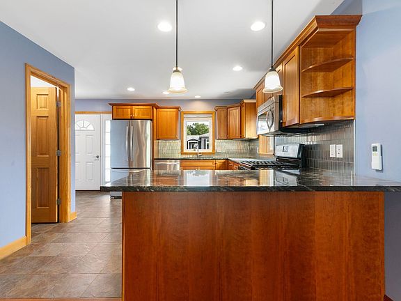 4th image of 77 Buttonwood Drive