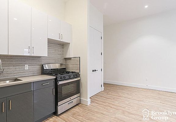 5th image of 781 Washington Ave #3A