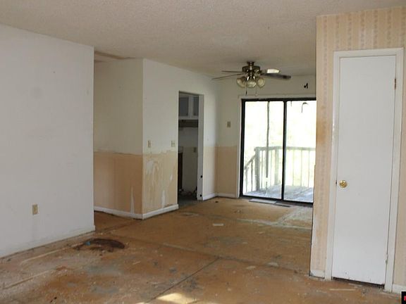 4th image of 1000 N Broadway Ave