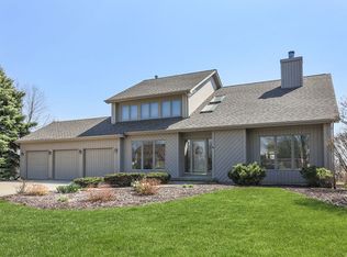 37W725 Volintine Farm Rd, Batavia, IL 60510