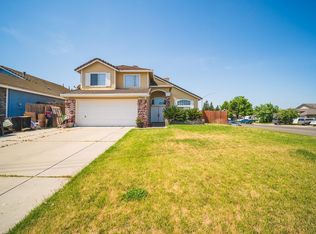 208 Adobe Creek Ln, Oakdale, CA 95361