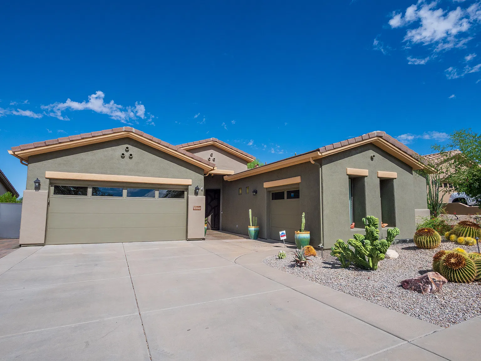 3 bed, 2250 sqft, $3,495 — Photo 2