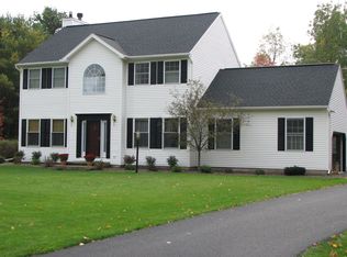 7 Woods Edge Ln, West Sand Lake, NY 12196