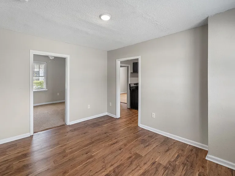 132 Jenks St — Photo 12