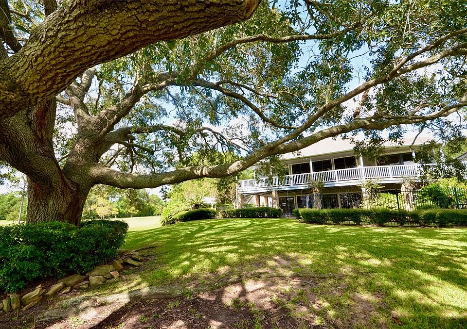 Incredible back of this custom home overlooking a 34 acre park!! No back neighbors and lots of privacy!!