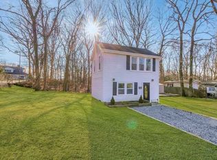 20 Syosset Rd, Sound Beach, NY 11789