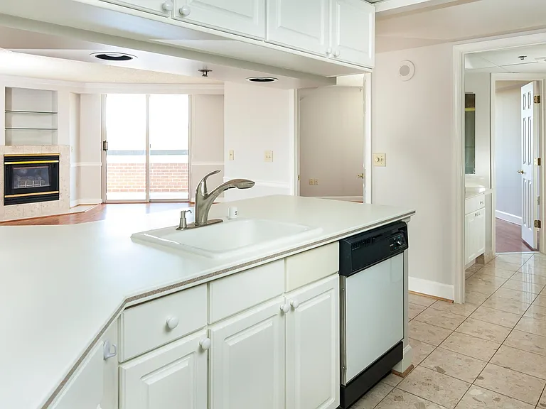 1276 N Wayne St #629 — Photo 15