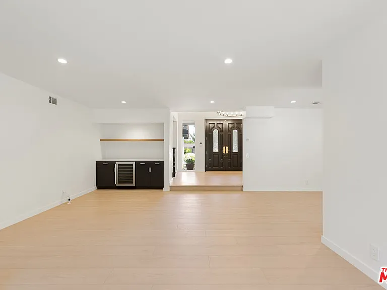 4933 Collett Ave — Photo 21