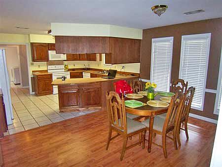 4th image of 313 Cottonwood Ln