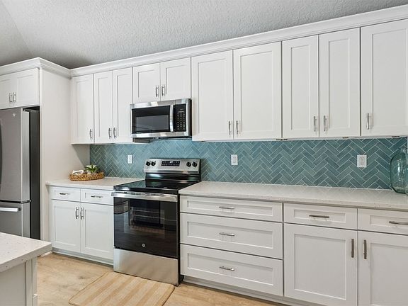 3rd image of 84354 Saint Paul Blvd