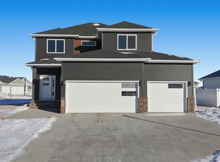 1326 Commander Dr W, West Fargo, ND 58078