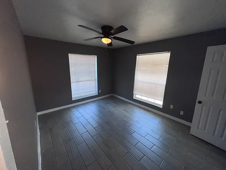 2405 Foreman St — Photo 9