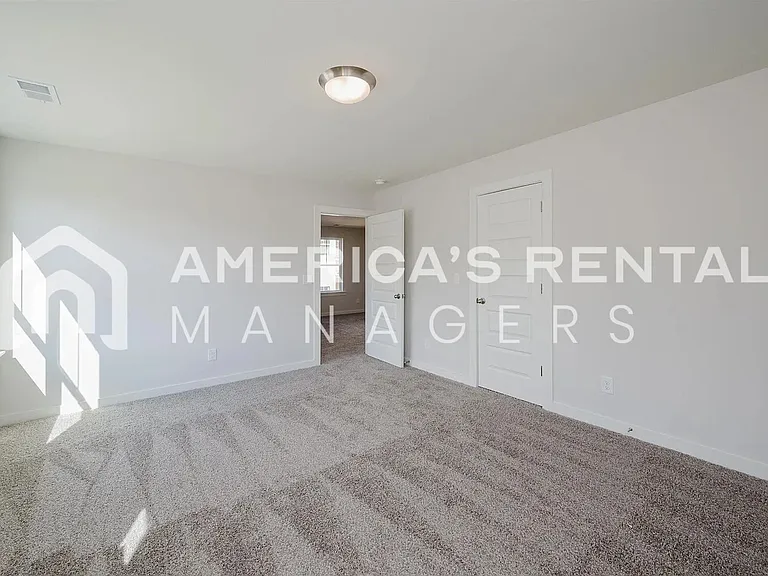 1009 Grand River Blvd W — Photo 31