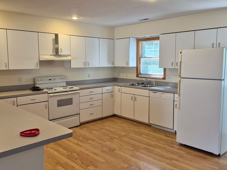 1st image of 215 Grover St