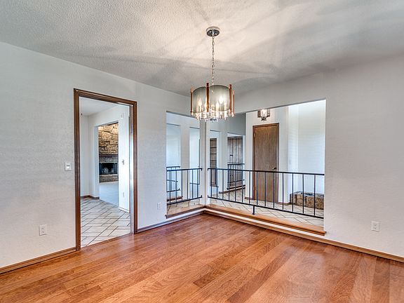 5th image of 1112 Montreal Dr