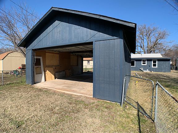 2nd image of 712 Dakota St #1