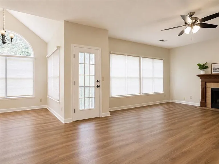 1630 Green Oak Cir — Photo 8