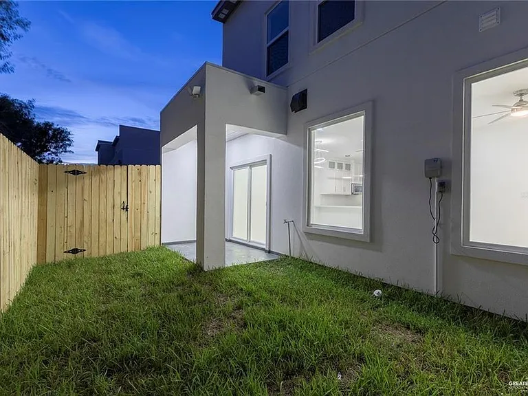 1910 Sunset Dr — Photo 22