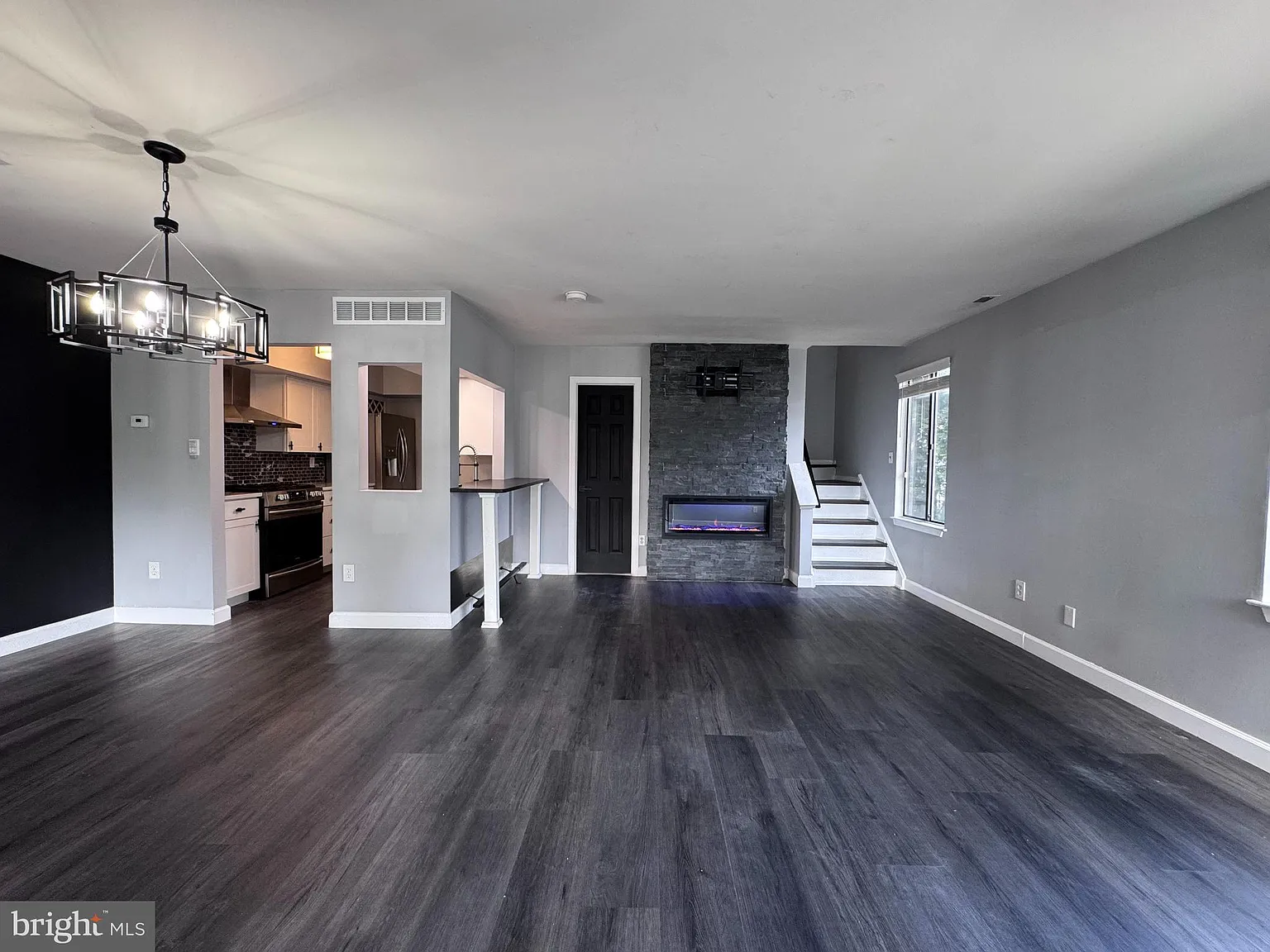 2 bed, 1.5 bath, 1087 sqft, $2,300 — Photo 4