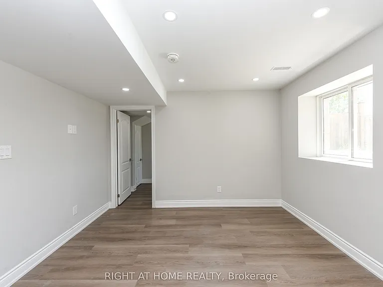 82 Elmcrest Dr — Photo 8