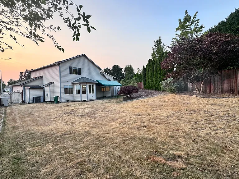 4631 NE 7th Pl — Photo 24