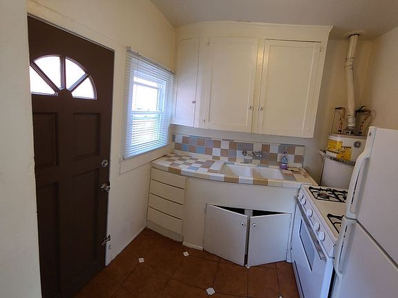 4th image of 2424 E St